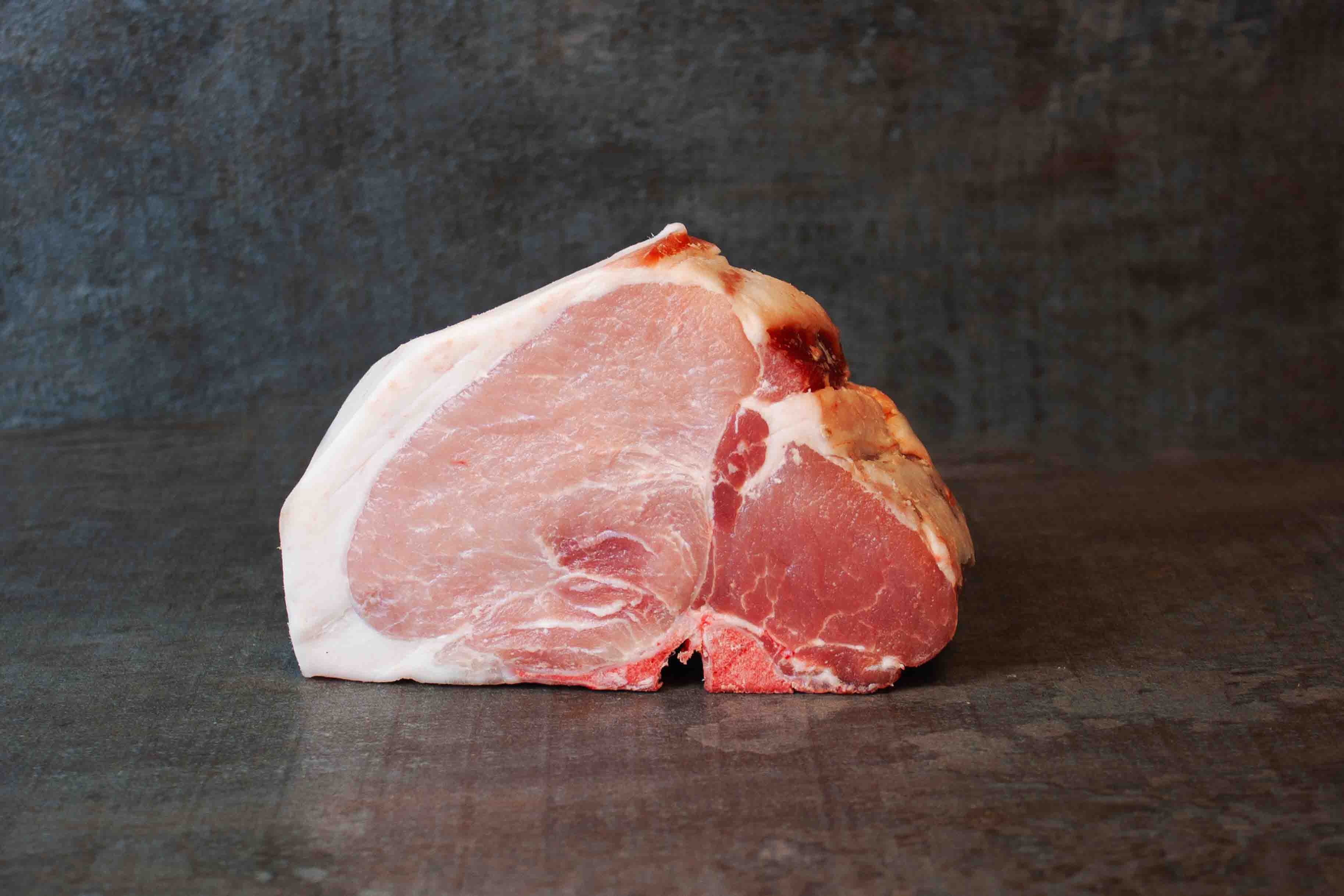Dry Aged Porterhouse Steak vom Schwein tiefgekühlt